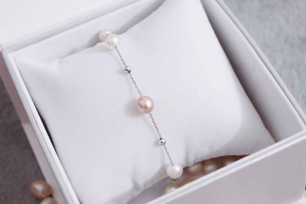 How to Choose the Perfect Jewelry Gift for a Loved One 6 Seeking Expert Advice