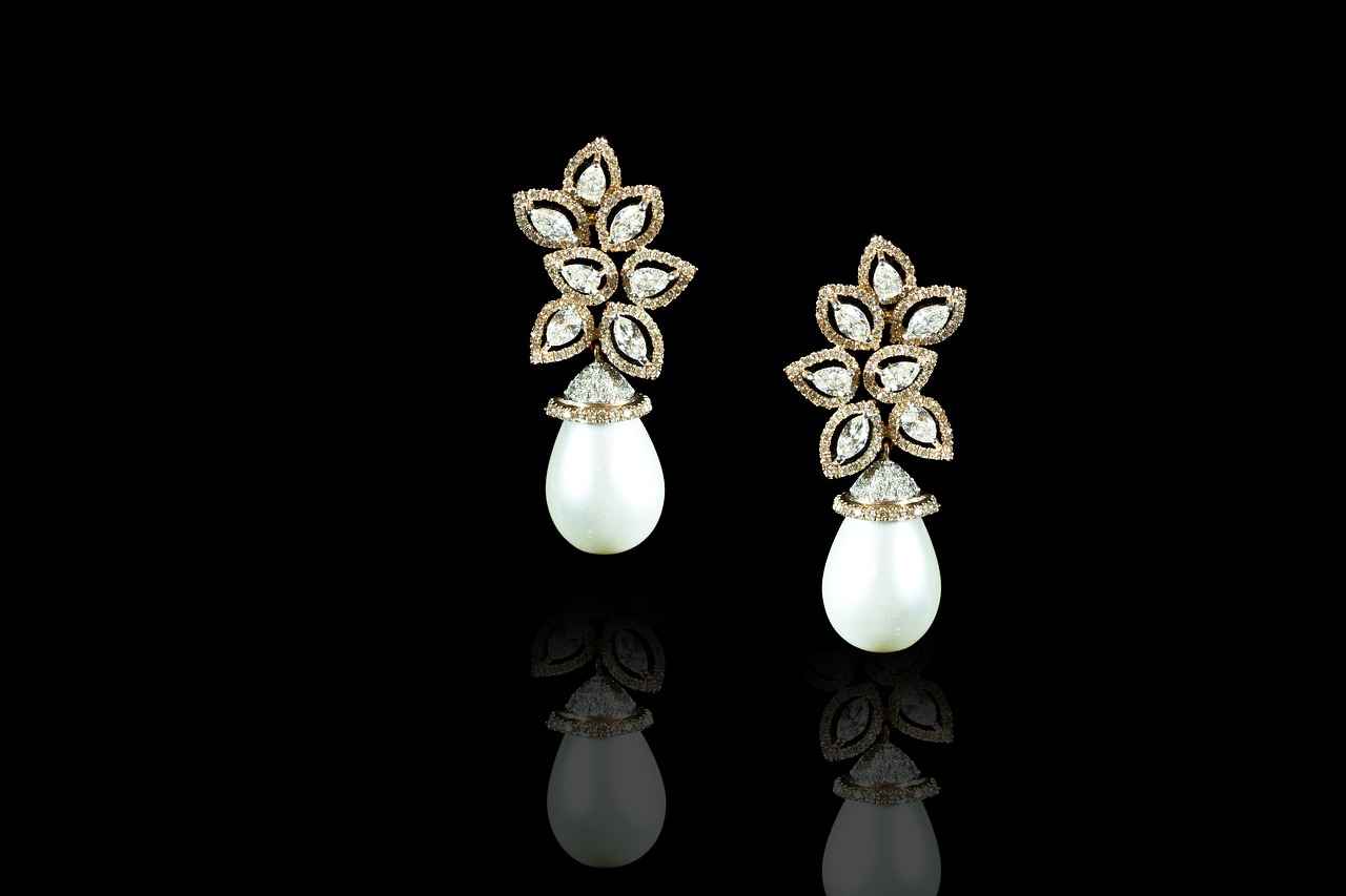 How to Choose the Right Jewelry for Your Face Shape 6 Jewelry for Diamond Face Shapes