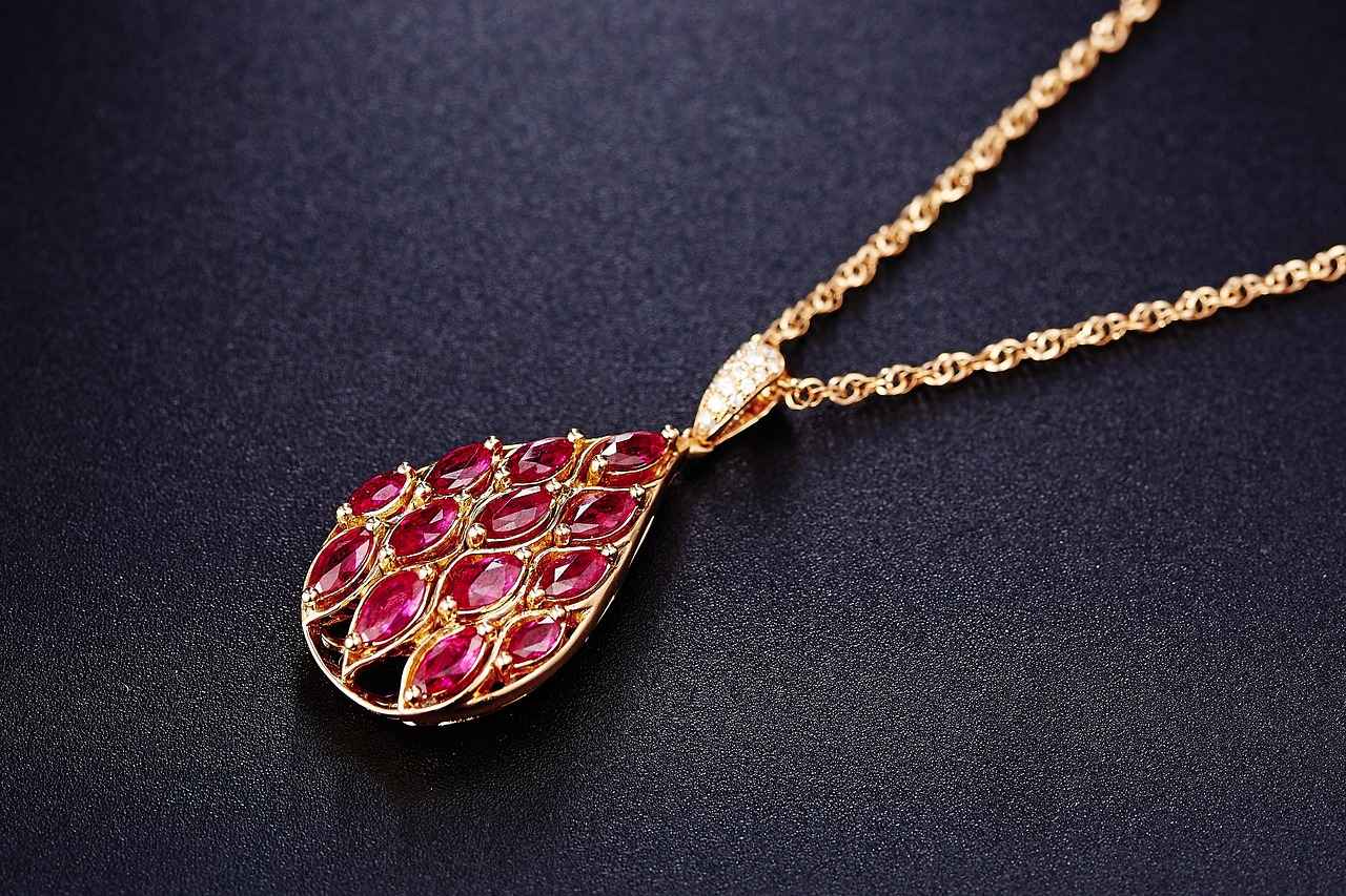 How to Restore the Shine of Platinum Jewelry?