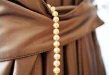 How to Identify a Real Pearl Necklace and Avoid Fakes How to Identify a Real Pearl Necklace and Avoid Fakes