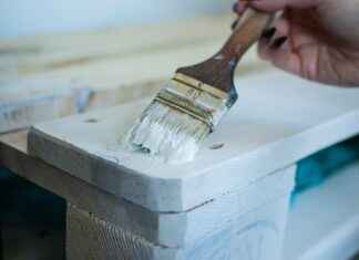 How to Make a Pallet Wood Room Divider (Rustic & Affordable) How to Make a Pallet Wood Room Divider (Rustic & Affordable)