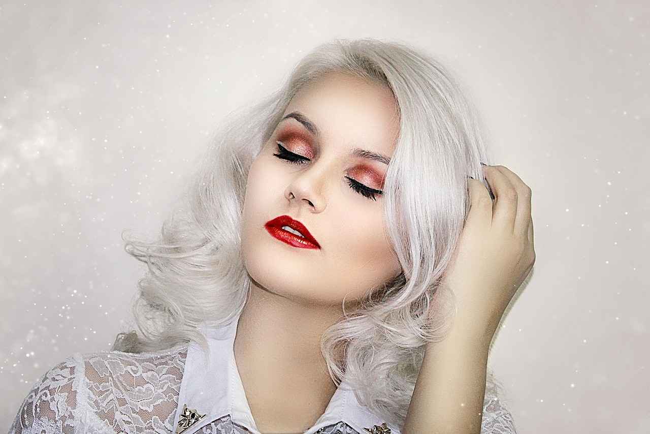 How to Pair Earrings with Your Hairstyle: Expert Tips 2 Choosing Earrings for Different Hairstyles