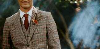 How to Pin a Perfect Boutonniere in Under 60 Seconds How to Pin a Perfect Boutonniere in Under 60 Seconds