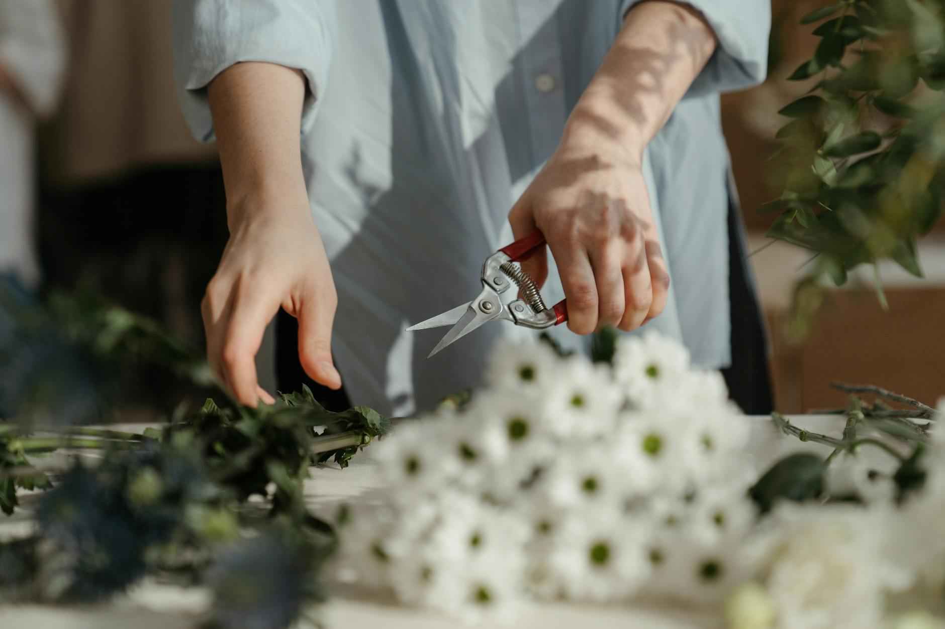 How to Pin a Perfect Boutonniere in Under 60 Seconds 2 Choosing the Right Flower for Your Boutonniere