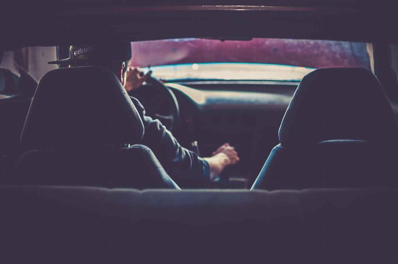How to Safely Hold the Phone While Driving 1 The Dangers of Distracted Driving