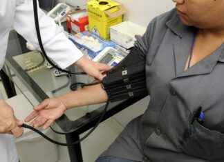 How to Spot a Bad Hair Transplant Clinic – Red Flags to Watch For How to Spot a Bad Hair Transplant Clinic – Red Flags to Watch For