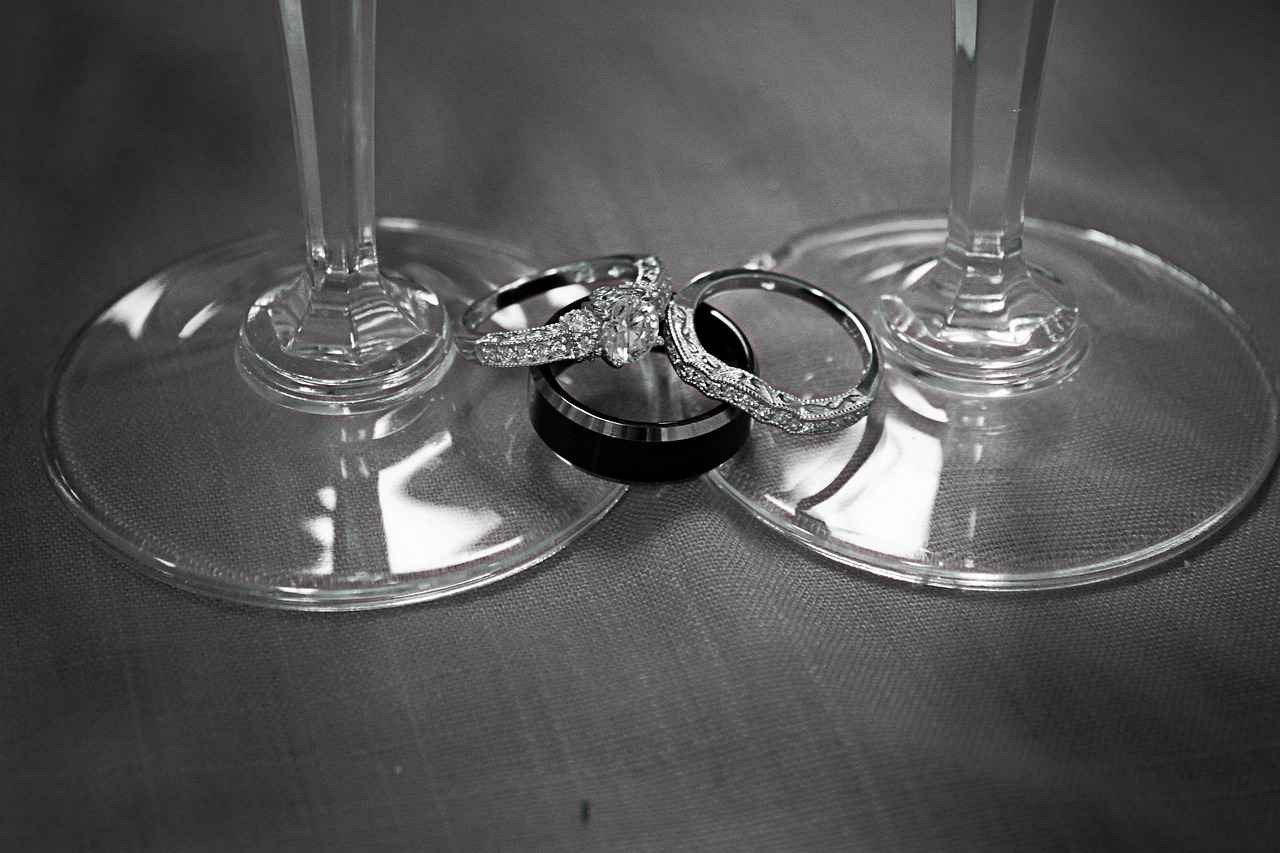 How to Spot a Fake Diamond Ring: Tips from Experts 4 The Water Test