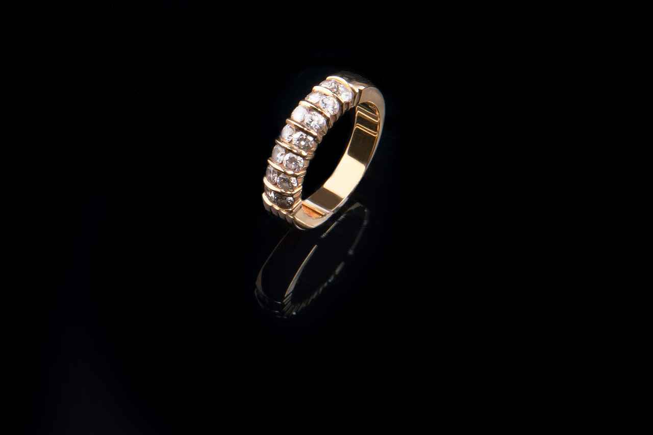 How to Spot a Fake Diamond Ring: Tips from Experts 2 Common Types of Fake Diamonds