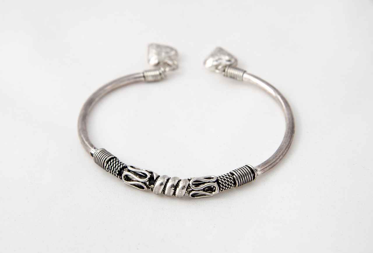 How to Style a Tennis Bracelet for Casual and Formal Looks 1 Understanding the Tennis Bracelet