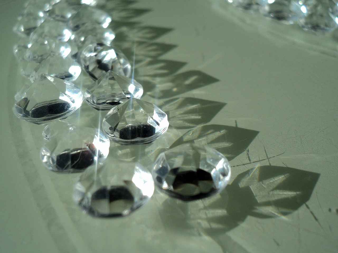 How to Tell If a Diamond Is Real or Fake 3 Simple Tests to Identify Real Diamonds