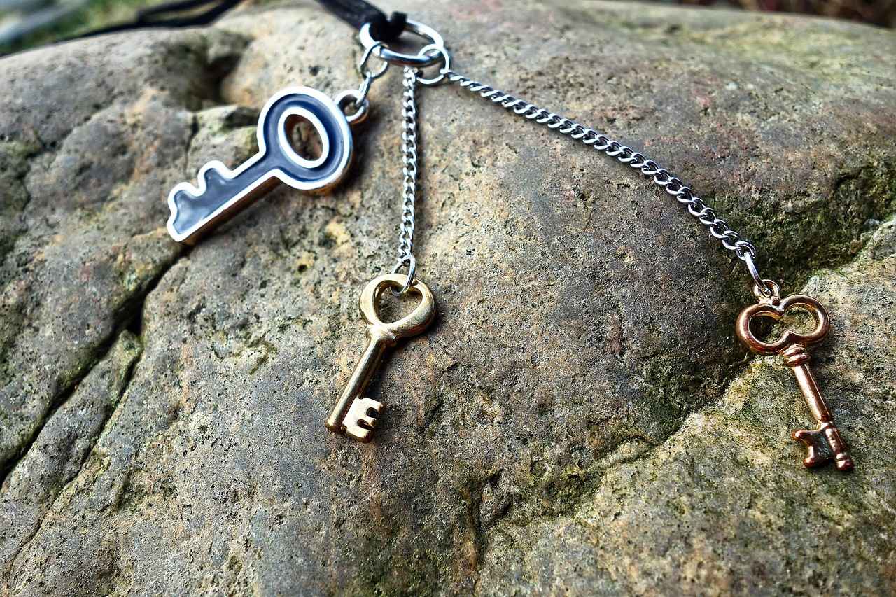 How to Wear Gold and Silver Jewelry Together 4 Occasions for Mixing Metals