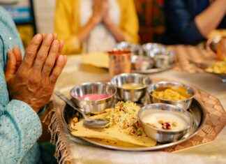 Meet the Chefs Bringing Indian Flavors to Life in New York 10. Chef Spotlights: Masters of Indian Cuisine