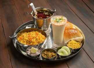 Indian Street Food in New York: Where to Find the Best Chaat and Samosas Indian Street Food in New York: Where to Find the Best Chaat and Samosas