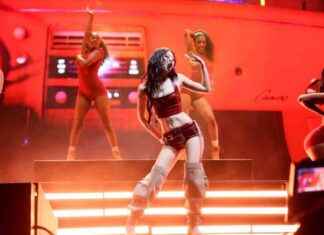 Jennie Blackpink Solo Act Coachella Performance Highlights jennie-blackpink-solo-act-coachella-performance-highlights