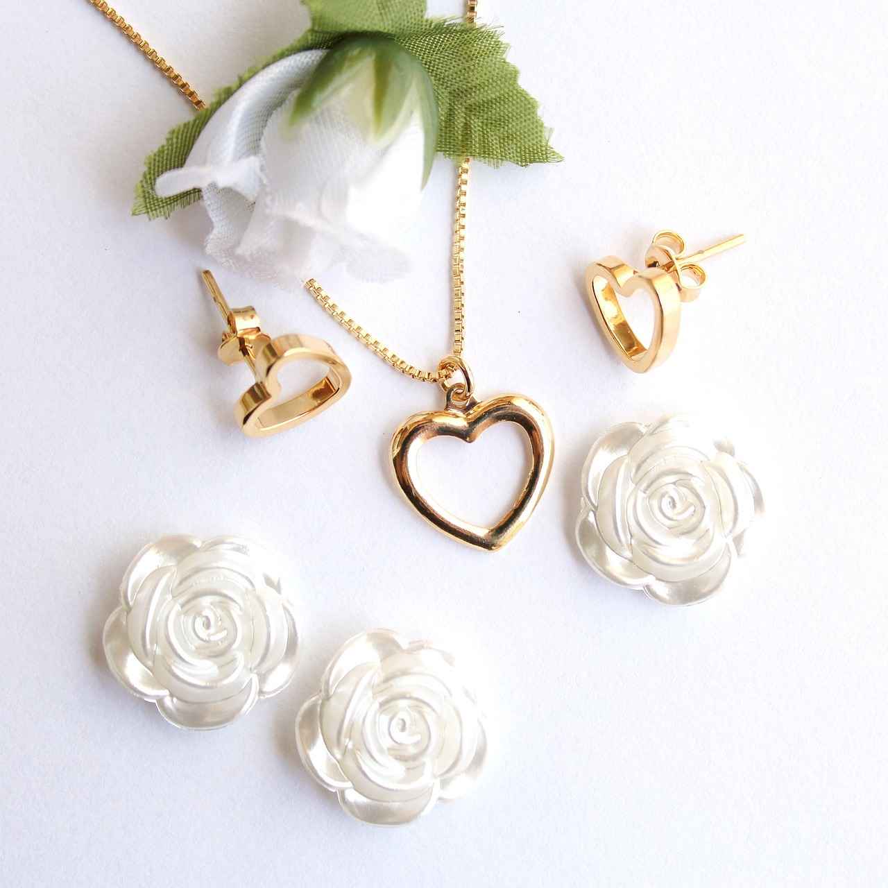 Jewelry Trends That Are Dominating This Year 3 Minimalist Jewelry Trends
