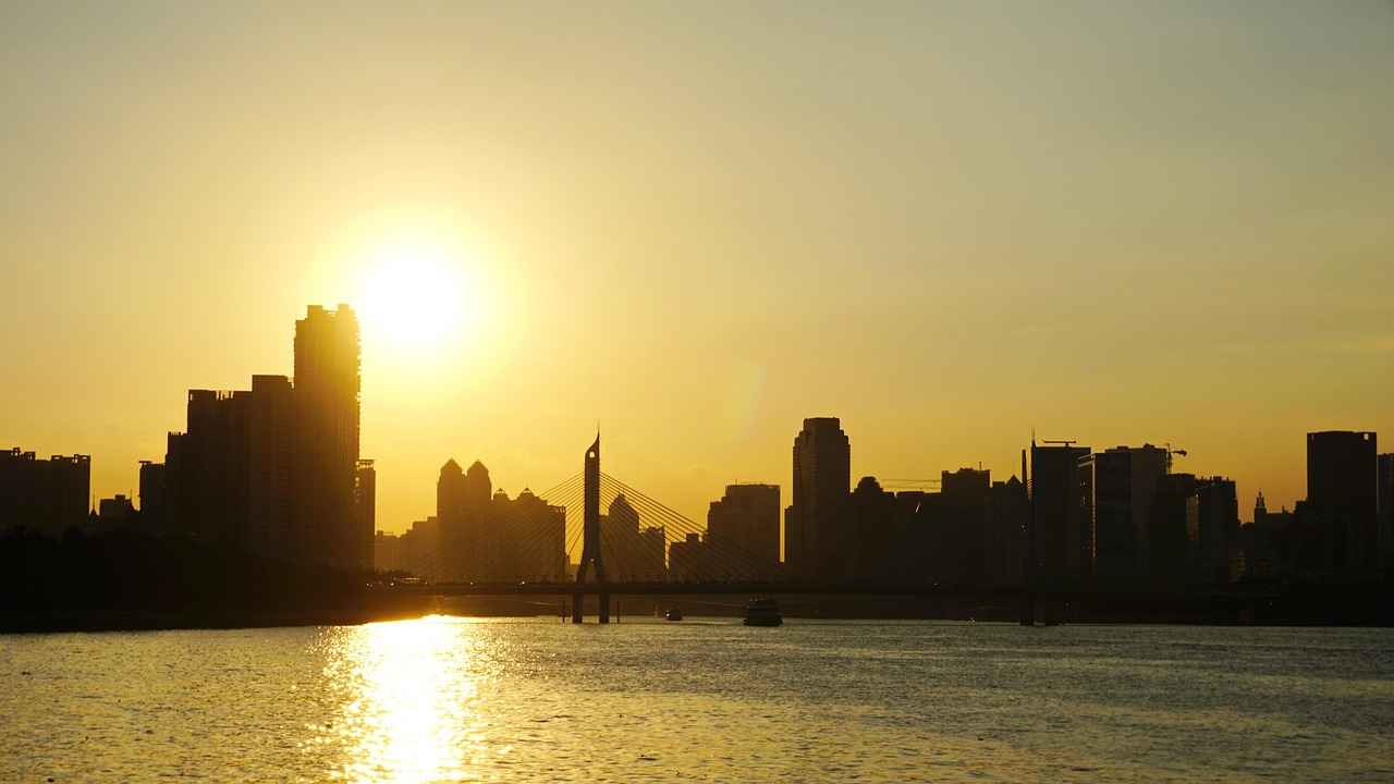 Layered Pearl Necklace: The Chic Way to Wear Pearls 2 History of Pearl Necklaces