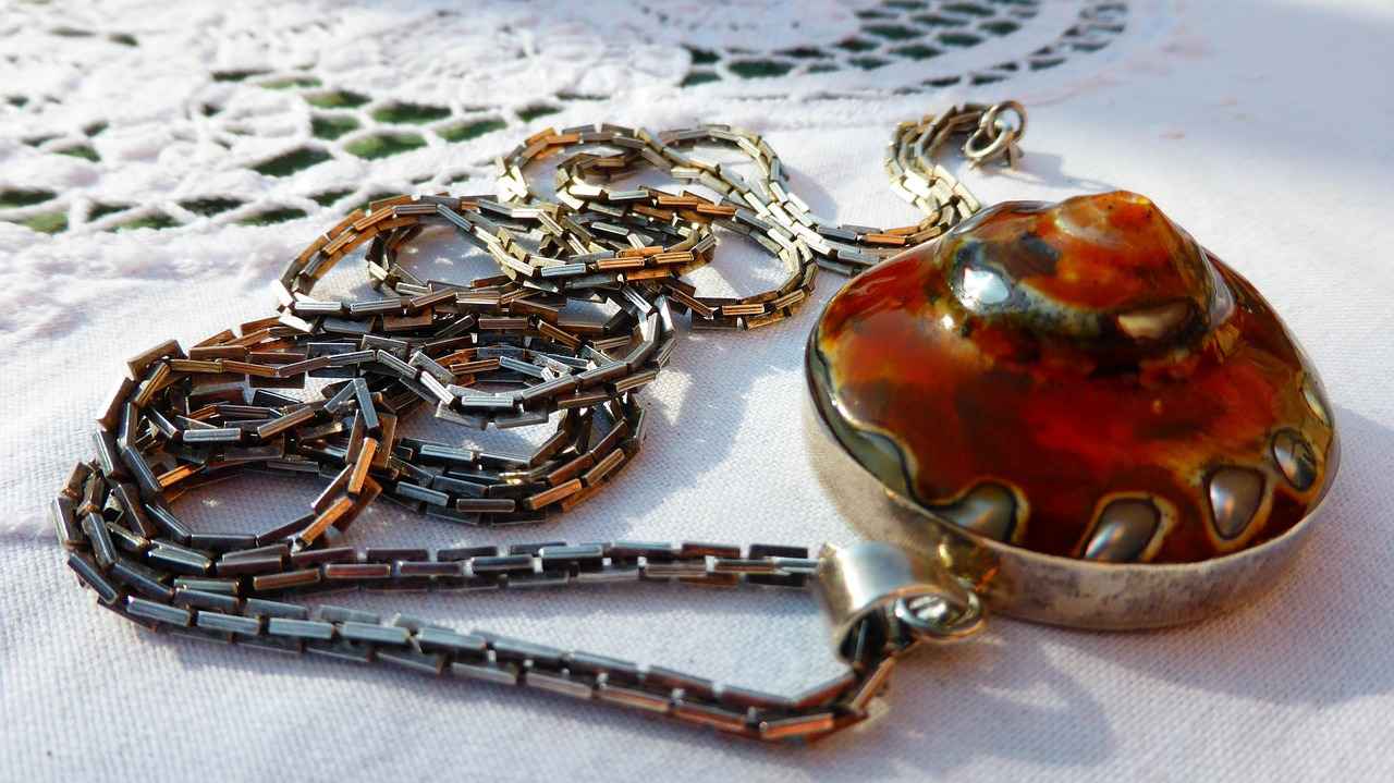 Layered Pearl Necklace: The Chic Way to Wear Pearls 9 DIY Layered Pearl Necklace Ideas