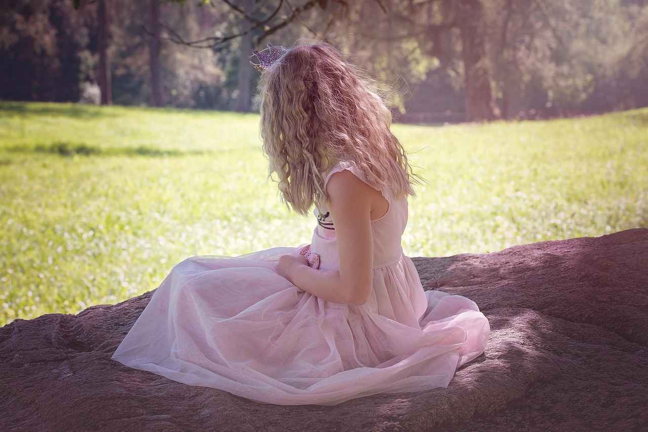 Long Curly Haircut Styles: Enhance Your Natural Curls with These Cuts 5 What Products Are Essential for Long Curly Hair?