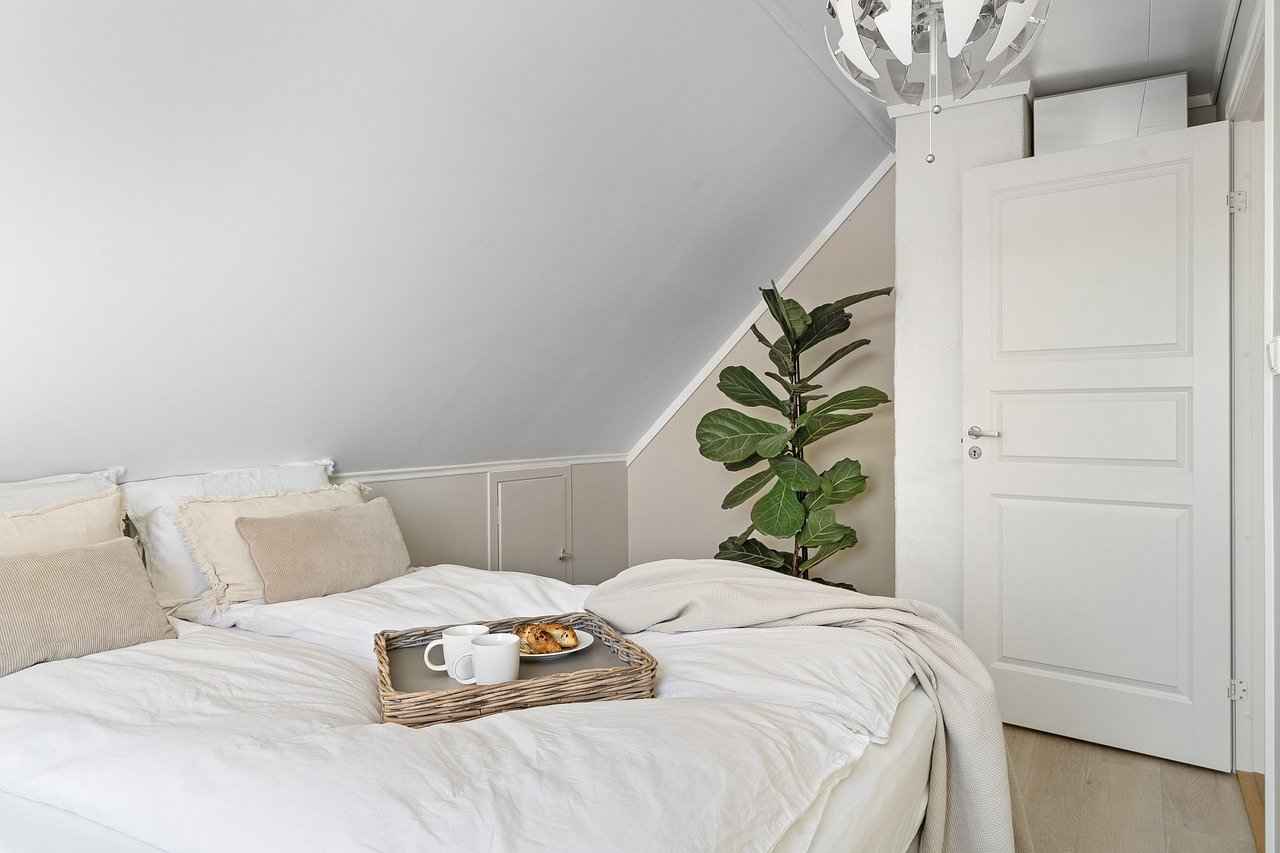 Luxury Bed Design Ideas to Turn Your Bedroom into a Spa-Like Retreat 10 10. Creating a Cozy Reading Nook