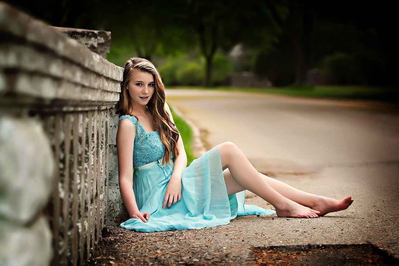 Medium Haircut Styles for Women: The Most Flattering Mid-Length Cuts 2 How to Choose the Right Medium Haircut for Your Face Shape?