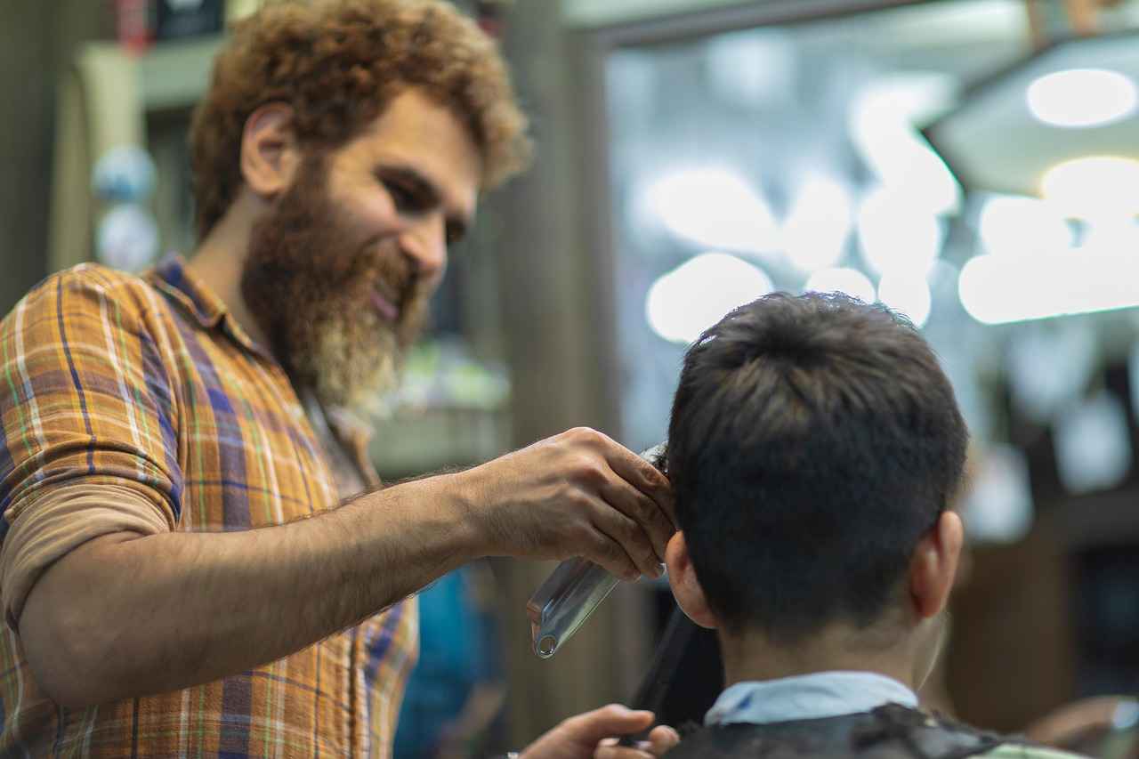 Medium Length Style Haircuts: Chic and Trendy Shoulder-Length Haircuts 2 How to Choose the Right Shoulder-Length Haircut for Your Face Shape?