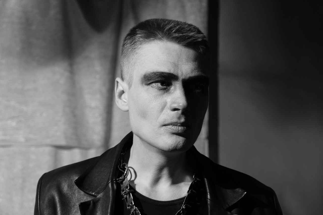 Men Pearl Necklace: The Rising Trend in Men’s Fashion 3 How to Style a Pearl Necklace for Men