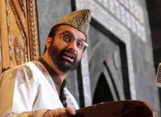 Mirwaiz Umar Farooq Claims House Arrest, Blocked from Friday Prayers mirwaiz-umar-farooq-claims-house-arrest-blocked-from-friday-prayers