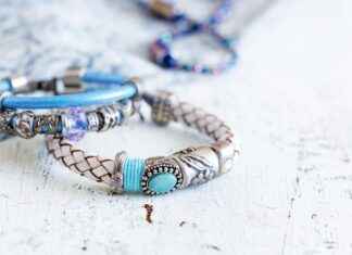 Mixing Vintage and Modern Jewelry: A Styling Guide Mixing Vintage and Modern Jewelry: A Styling Guide