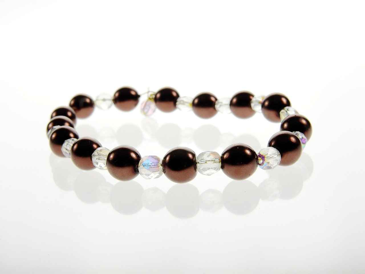 Necklace in Pearl: Choosing the Right Setting for Your Jewelry 1 Understanding Pearl Types