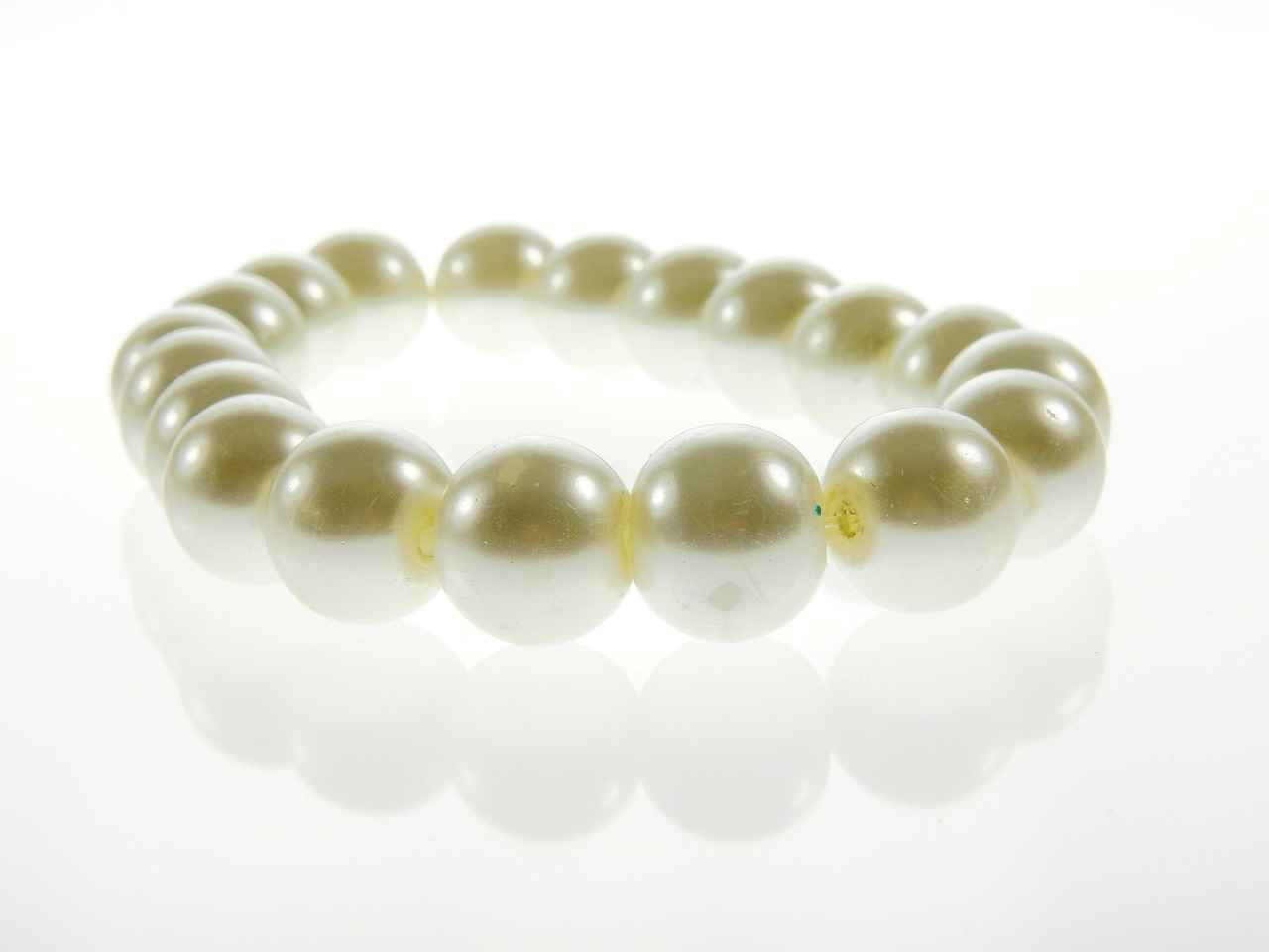 Celebrity Influence on Pearl and Gold Jewelry Trends