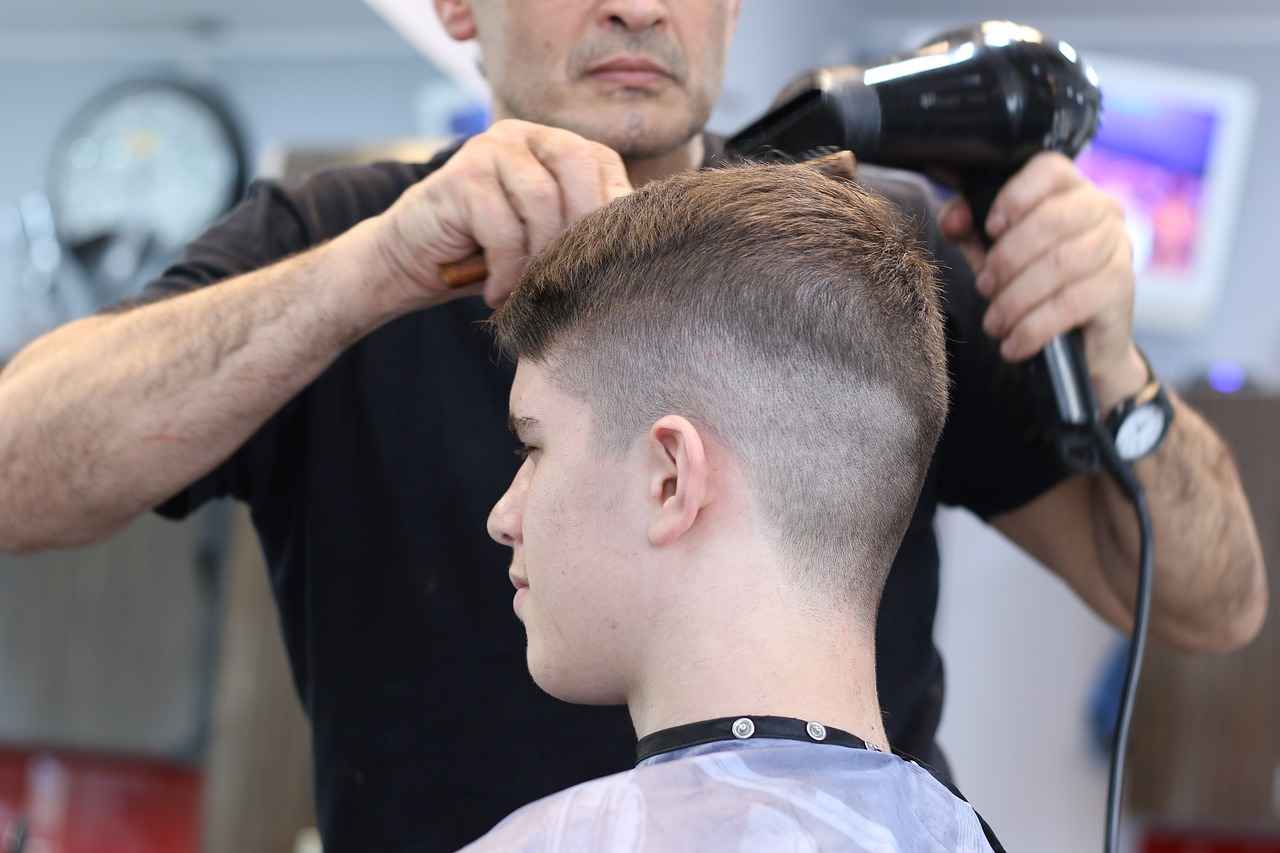 Normal Haircut Styles for Men: Simple and Stylish Everyday Cuts 4 Are There Seasonal Trends in Men's Haircuts?