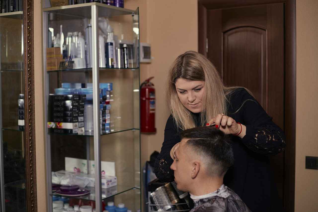 Peaky Blinders Haircut Style: How to Achieve the Iconic Thomas Shelby Look 2 How to Achieve the Thomas Shelby Look?