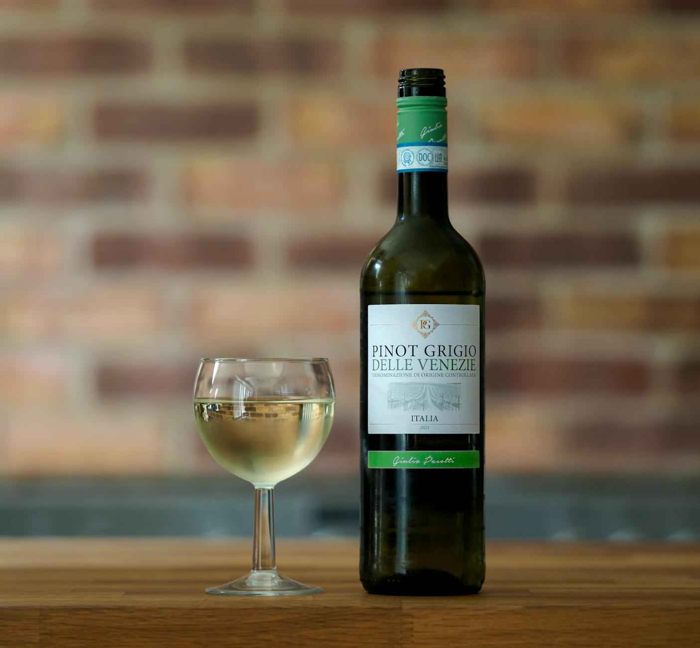 Pinot Grigio Pairings: What to Eat With This Refreshing Wine 6 Desserts and Pinot Grigio