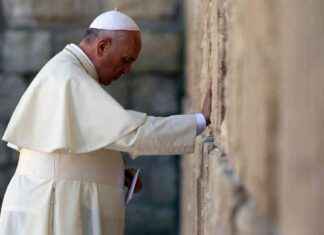 Pope Francis’ Stance on Controversial Topics: Gay Rights to Immigration pope-francis-stance-on-controversial-topics-gay-rights-to-mmigration