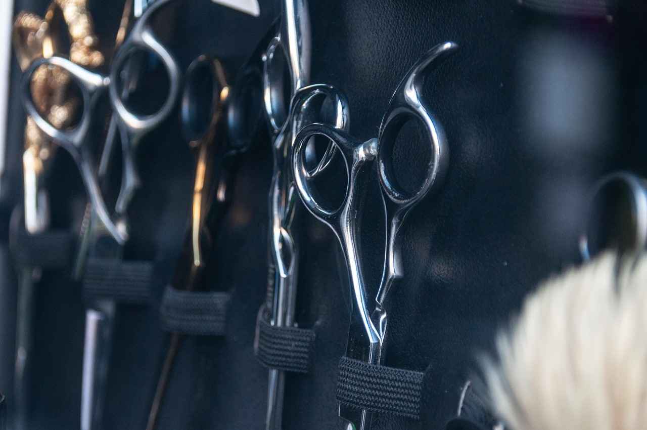 Short Hair Haircut Styles: Trendy and Low-Maintenance Cuts for All Hair Types 5 What Are the Latest Trends in Short Haircuts?