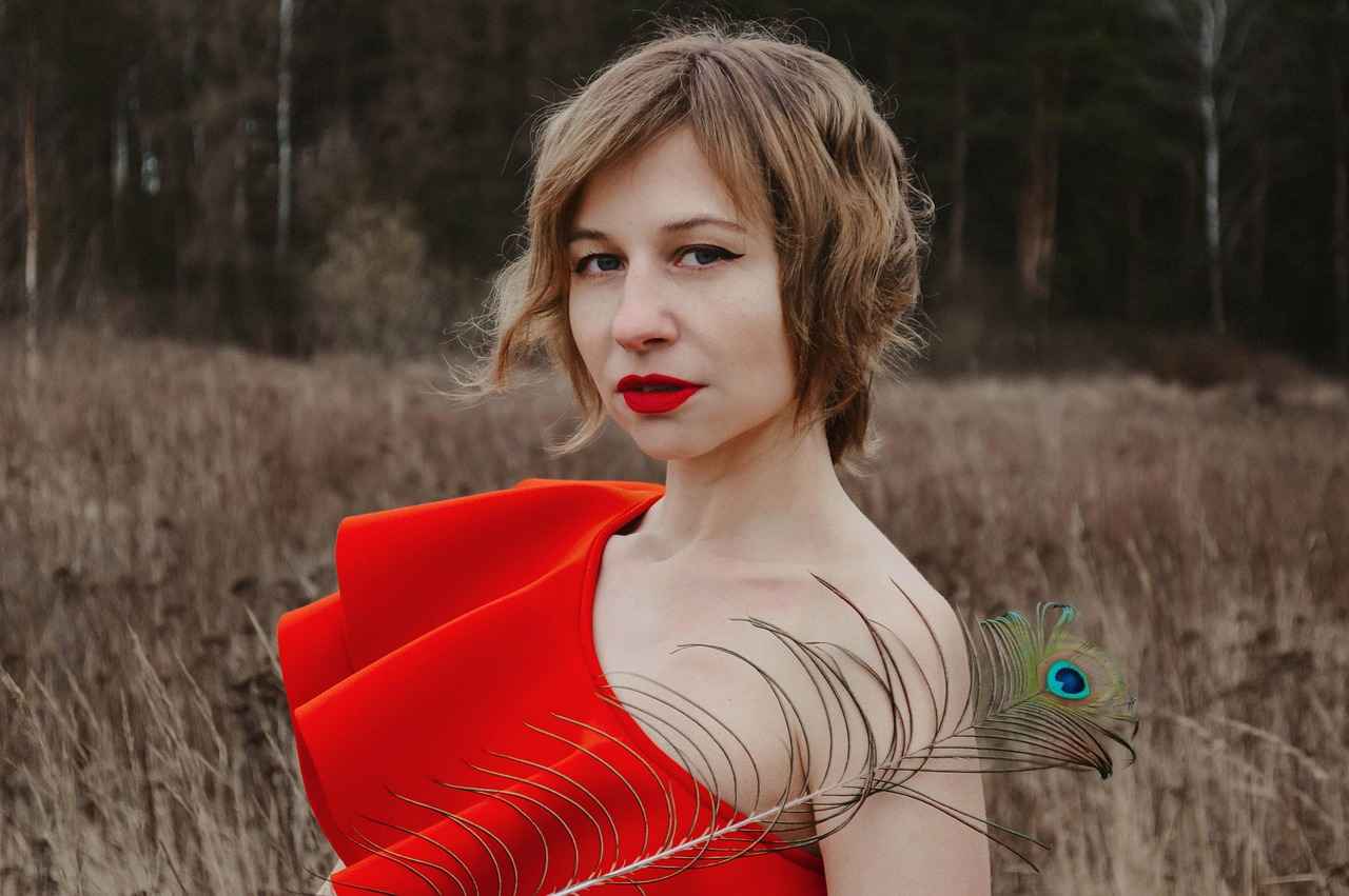 Short Haircut Styles for Curly Thick Hair: Best Cuts for Manageable Volume 6 What Are the Latest Trends in Short Haircuts for Curly Hair?