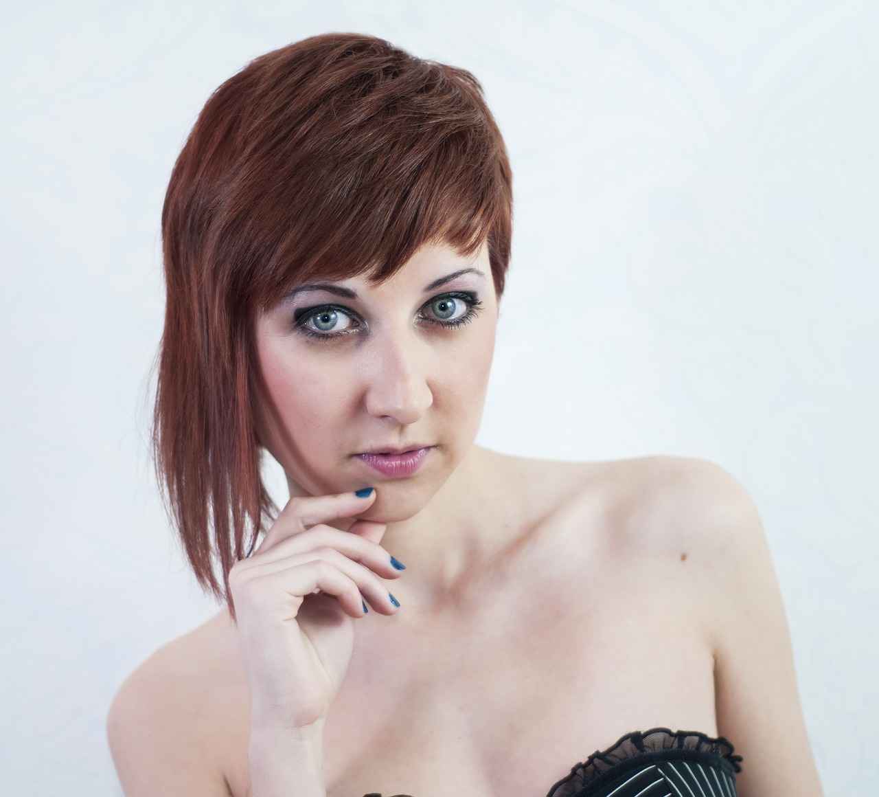 Short Haircut Styles for Curly Thick Hair: Best Cuts for Manageable Volume 4 How to Maintain Short Curly Haircuts?