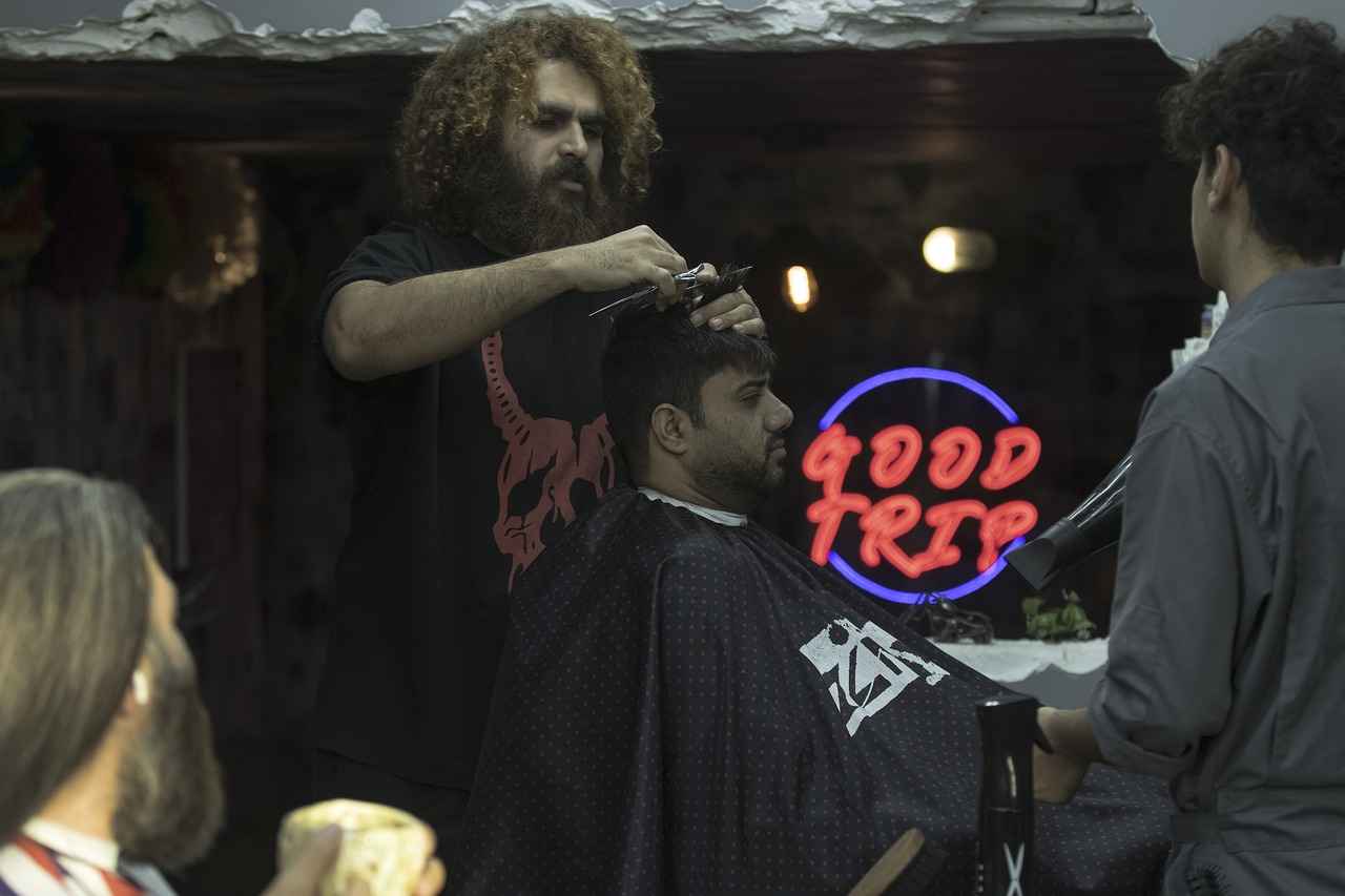 Short Haircut Styles for Thick Wavy Hair: Tame the Waves with These Cuts 1 What Are the Best Short Haircuts for Thick Wavy Hair?