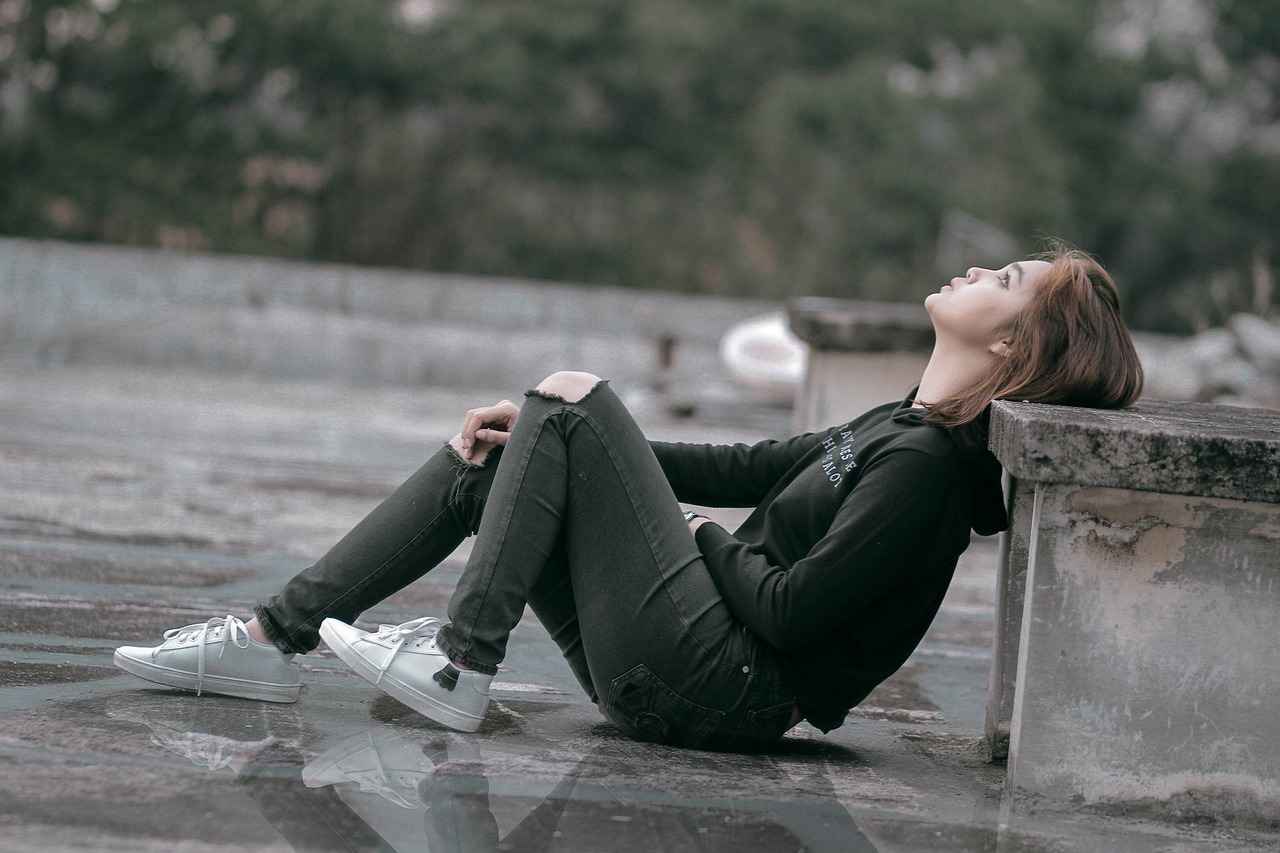 Short Haircut Styles for Thick Wavy Hair: Tame the Waves with These Cuts 3 How to Maintain Short Wavy Haircuts?