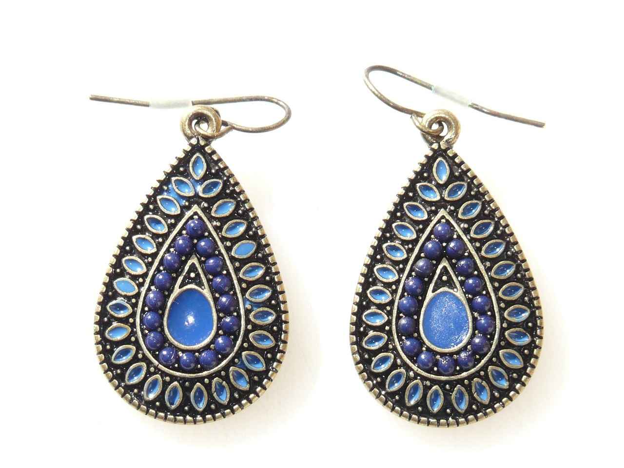 When to Wear Statement Earrings?