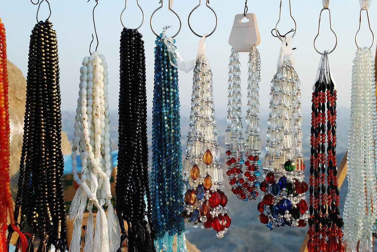 Statement Necklaces: How to Make Bold Jewelry Work for You 4 Color Coordination Tips