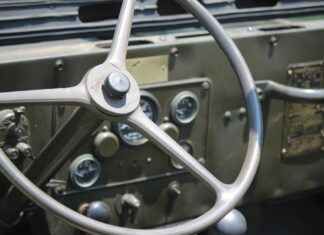 Steering Wheel Phone Holders: Keep Your Phone Close While Driving Steering Wheel Phone Holders: Keep Your Phone Close While Driving