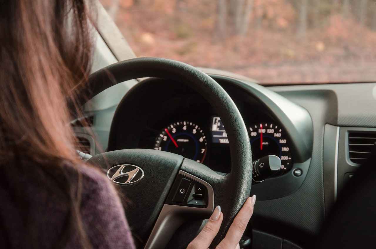 Steering Wheel Phone Holders: Keep Your Phone Close While Driving 1 1. What Are Steering Wheel Phone Holders?