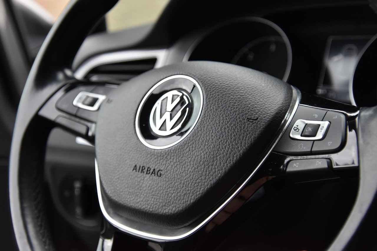 Steering Wheel Phone Holders: Keep Your Phone Close While Driving 2 2. Benefits of Using Steering Wheel Phone Holders