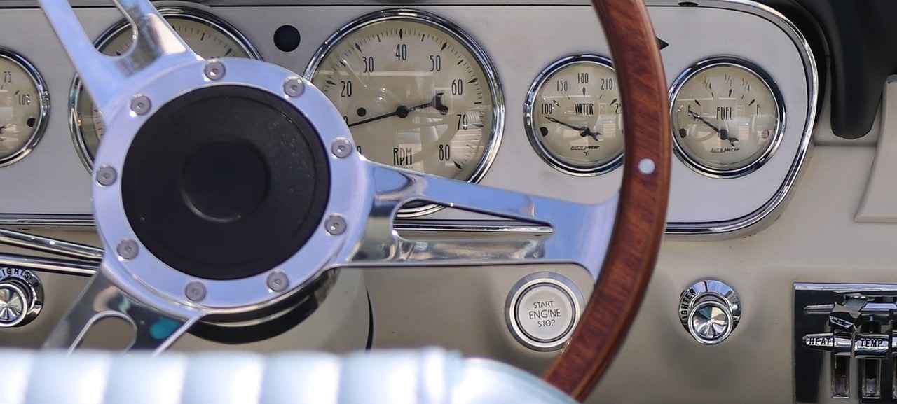 Steering Wheel Phone Holders: Keep Your Phone Close While Driving 3 3. Types of Steering Wheel Phone Holders