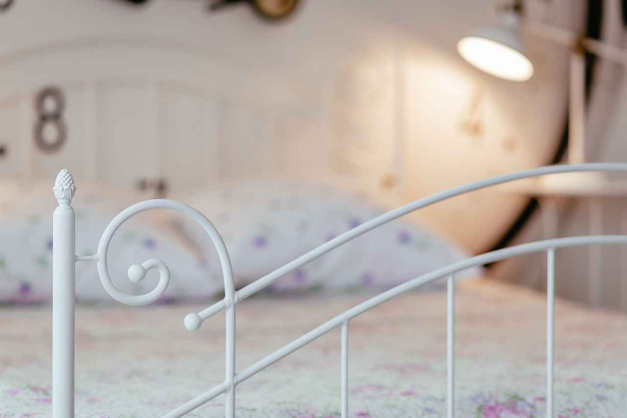 Stylish & Durable Sheesham Bed Design Inspirations 2 Benefits of Sheesham Wood Beds