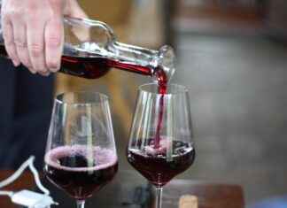 Sweet Red Wine Guide: Best Bottles Under $20 Right Now Sweet Red Wine Guide: Best Bottles Under $20 Right Now