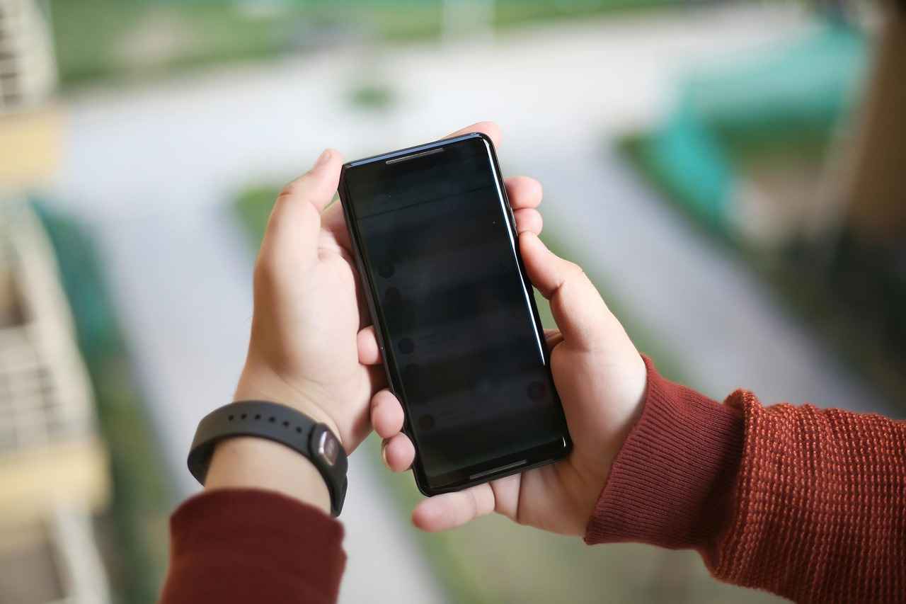 Tentacle Phone Holders: Unique and Functional Solutions for Every Need 9 Comparing Tentacle Phone Holders to Traditional Holders