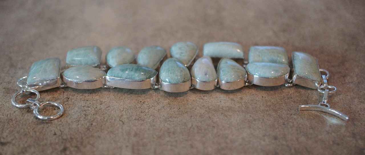 The Best Gemstone Bracelets for Healing and Positivity 3 Choosing the Right Gemstone Bracelet