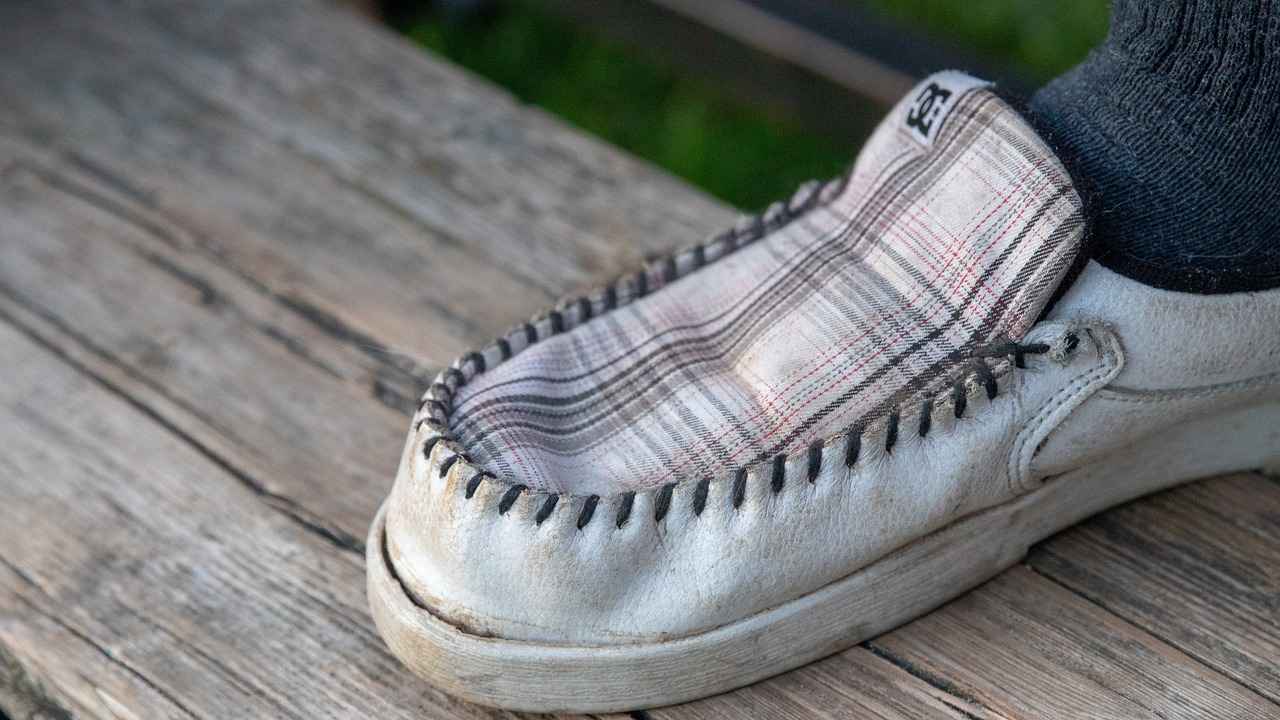 Key Technologies in New Balance Rebel V4